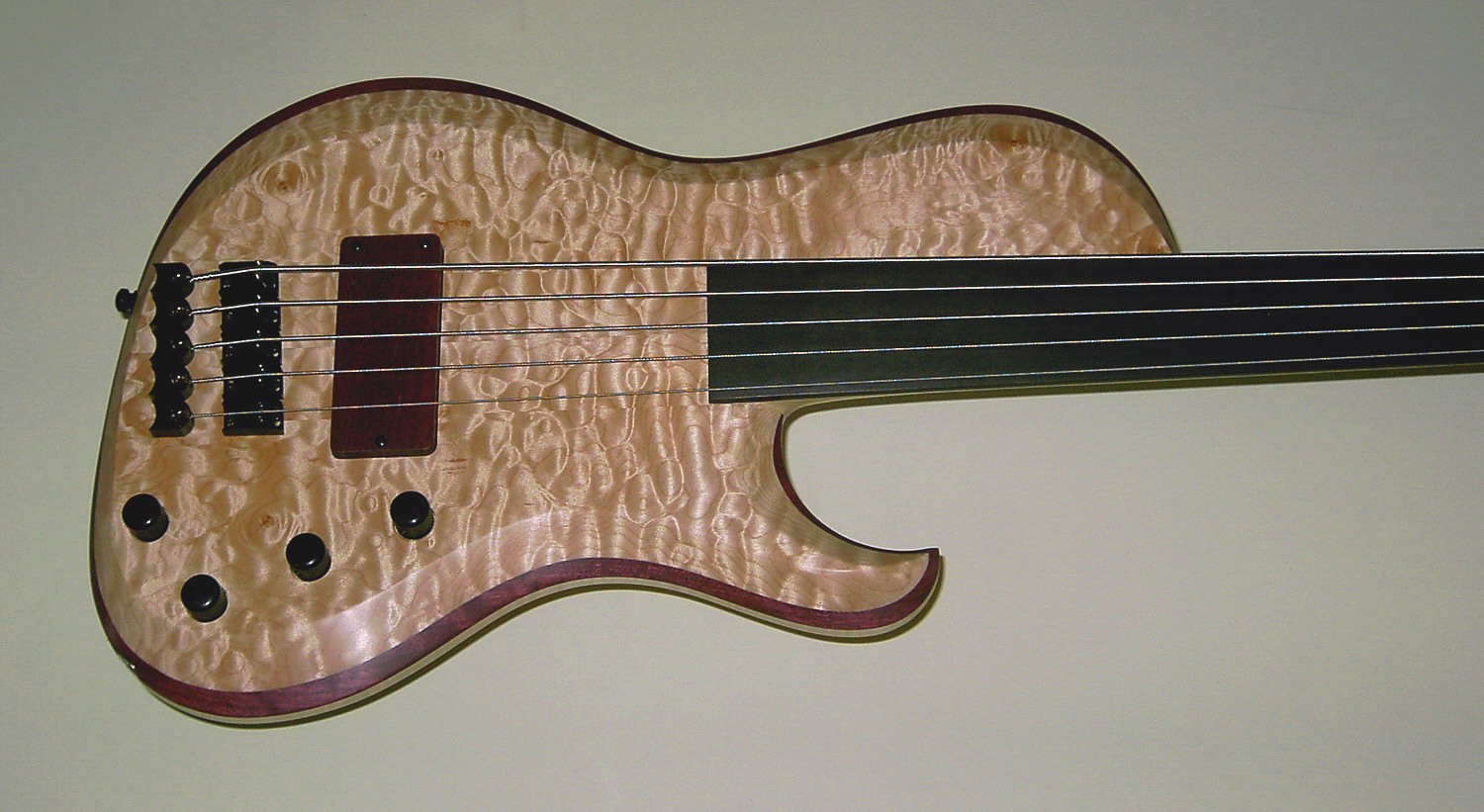 Fretless Body Quilted Maple - Amaranth